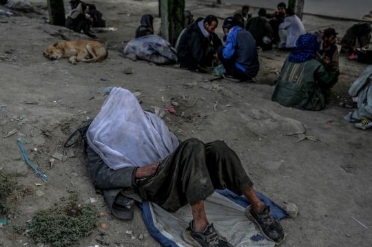 Potret Para Pecandu Narkoba di Pinggir Jalan Kota Kabul