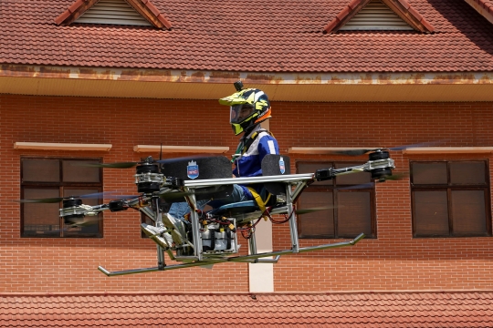 Mahasiswa Kamboja Ciptakan Drone Berawak untuk Hindari Macet