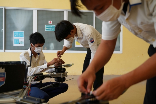 Mahasiswa Kamboja Ciptakan Drone Berawak untuk Hindari Macet