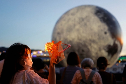 Antusiasme Warga Menyambut Festival Pertengahan Musim Gugur di Hong Kong