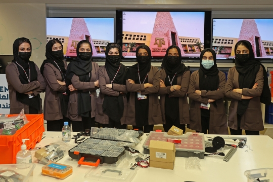 Potret Tim Robotika Perempuan Afghanistan Lanjutkan Pendidikan di Qatar