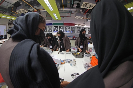 Potret Tim Robotika Perempuan Afghanistan Lanjutkan Pendidikan di Qatar