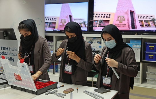 Potret Tim Robotika Perempuan Afghanistan Lanjutkan Pendidikan di Qatar