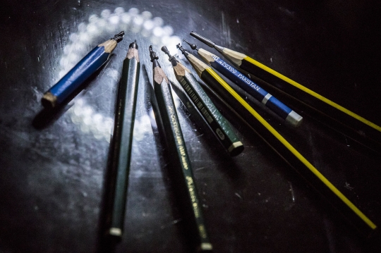 Uniknya Seni Memahat Ujung Pensil