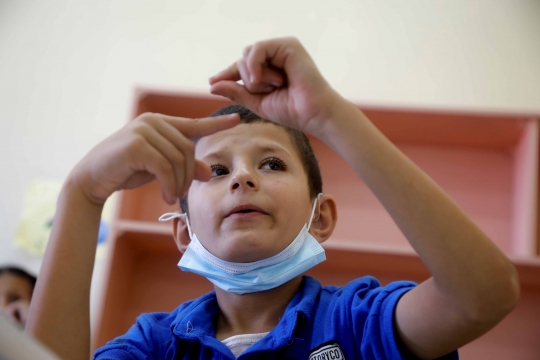 Semangat Anak-Anak Tuli Palestina Belajar Bahasa Isyarat