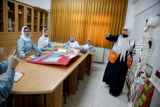 Semangat Anak-Anak Tuli Palestina Belajar Bahasa Isyarat