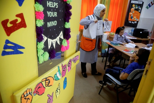 Semangat Anak-Anak Tuli Palestina Belajar Bahasa Isyarat