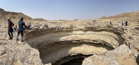 Penjelajahan Pertama Sumur Neraka yang Diyakini Penjara Setan di Yaman