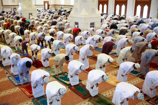 Suasana Salat Jumat Pertama Kali Sejak Pandemi di Oman