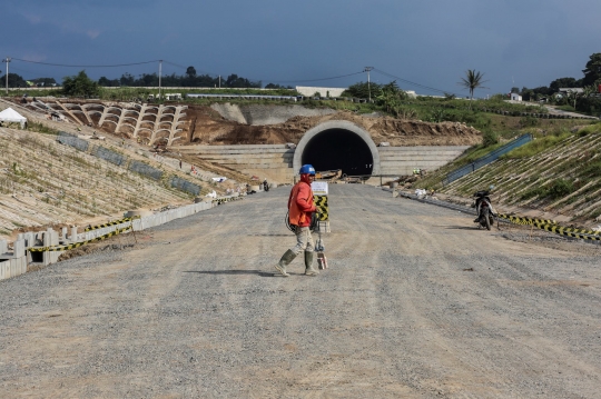 Melihat Progres Pembangunan Kereta Cepat Jakarta-Bandung