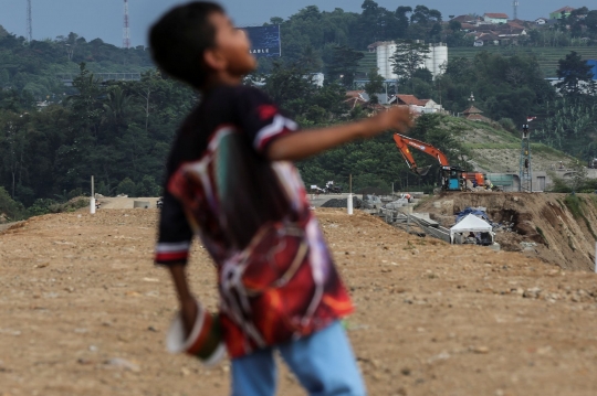 Melihat Progres Pembangunan Kereta Cepat Jakarta-Bandung