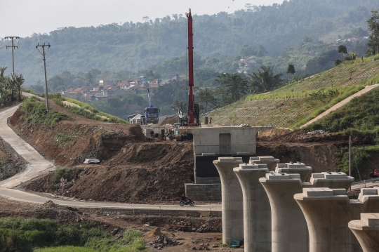 Melihat Progres Pembangunan Kereta Cepat Jakarta-Bandung