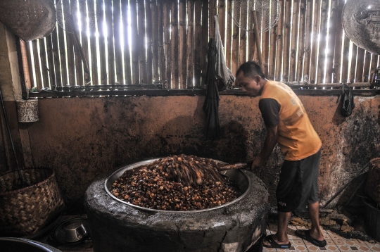 Geliat Industri Kerupuk Kulit di Masa Pandemi