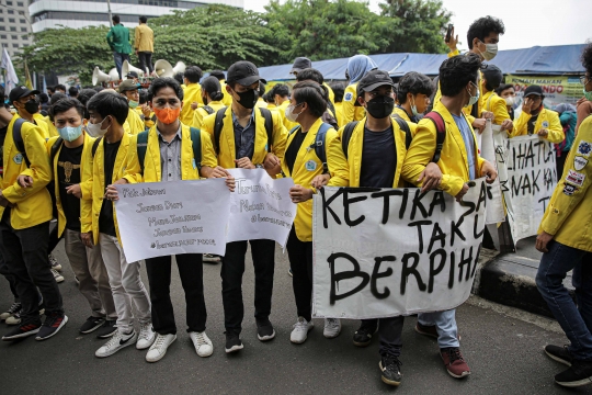 Aksi BEM SI dan GASAK Kepung Gedung KPK