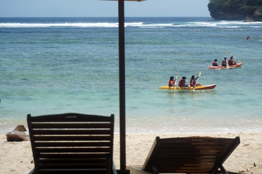 Menikmati Keindahan Alam Pantai Gatra Malang