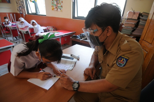 Simulasi Pembelajaran Tatap Muka Terbatas di Depok