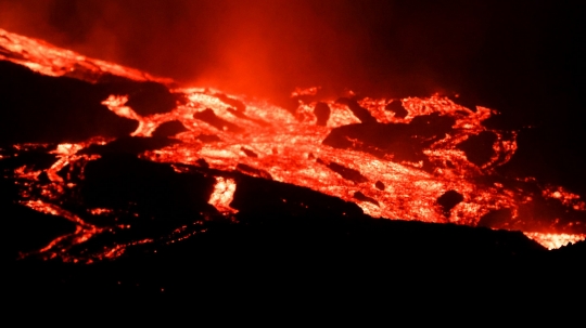 Ngerinya Aliran Lava Gunung Cumbre Vieja Saat Malam Hari