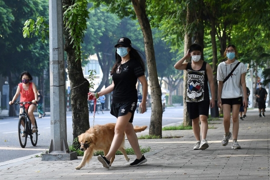 Aktivitas Warga Vietnam Setelah Pelonggaran Pembatasan Virus Corona