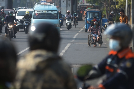 Aksesibilitas Kursi Roda Belum Ramah di Ibu Kota