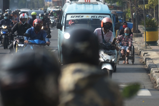 Aksesibilitas Kursi Roda Belum Ramah di Ibu Kota