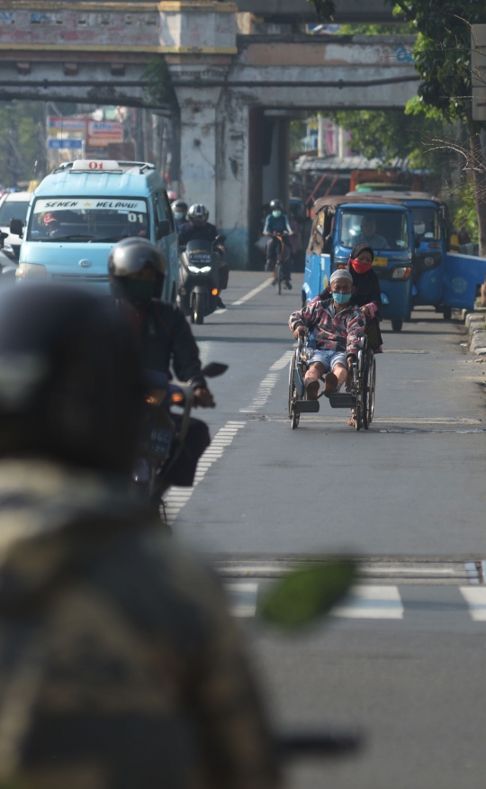 Aksesibilitas Kursi Roda Belum Ramah di Ibu Kota