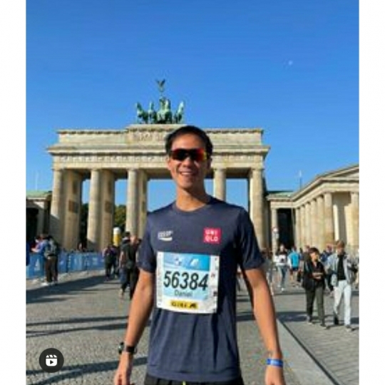 5 Potret Daniel Mananta Ikut Ajang Berlin Marathon, Ini Momen saat Capai Garis Finish