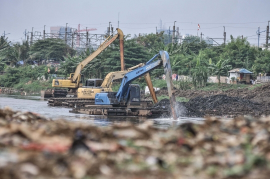 Gerebek Lumpur Kali Ciliwung