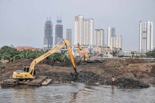 Gerebek Lumpur Kali Ciliwung