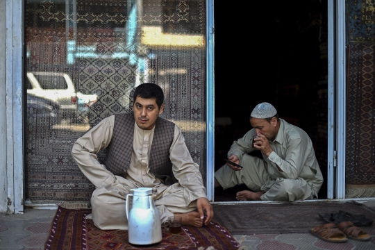 Nasib Pedagang Karpet Afghanistan Kehilangan Pembeli