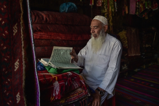 Nasib Pedagang Karpet Afghanistan Kehilangan Pembeli