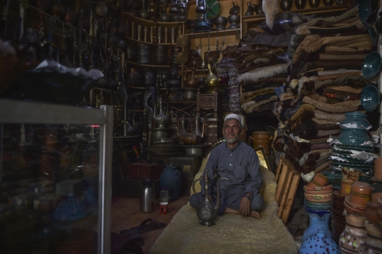 Nasib Pedagang Karpet Afghanistan Kehilangan Pembeli