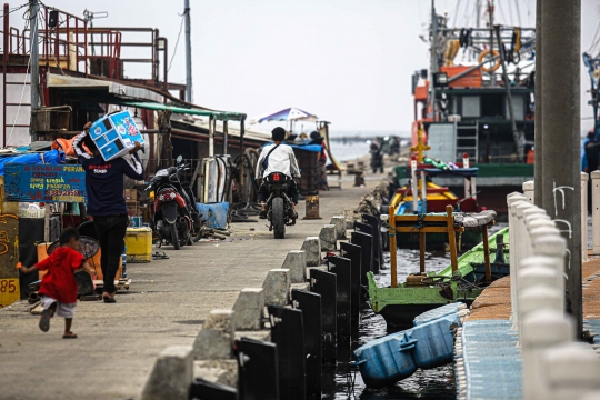 Kondisi Air Laut di Muara Angke yang Tercemar Paracetamol