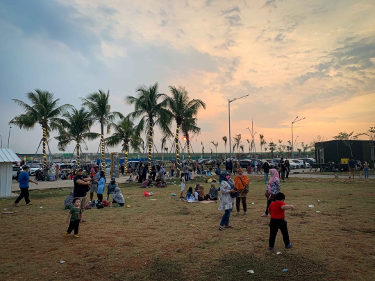 Pelonggaran Tempat Wisata, Pantai Pasir Putih PIK Ramai Wisatawan