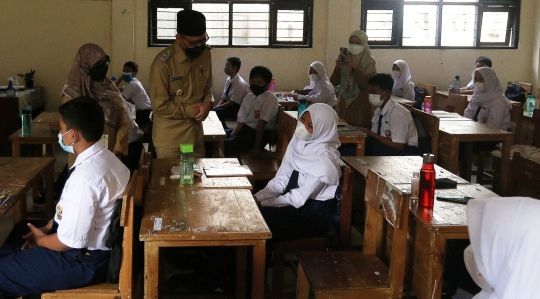 Suasana Pembelajaran Tatap Muka Terbatas di SMPN 1 Depok