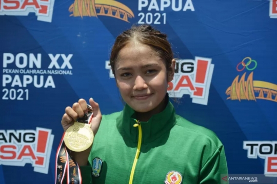 Ressa Kania Dewi Raih Emas Usai Berenang 5.000 Meter di PON Papua