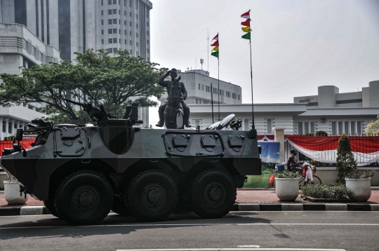 112 Alutsista Meriahkan HUT ke-76 TNI di Depan Istana