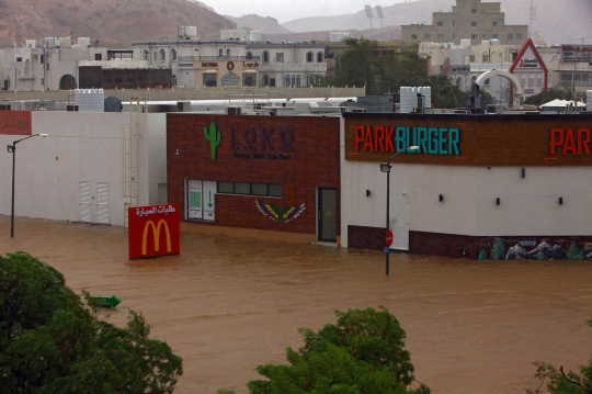 Banjir Akibat Terjangan Topan Shaheen Rendam Oman