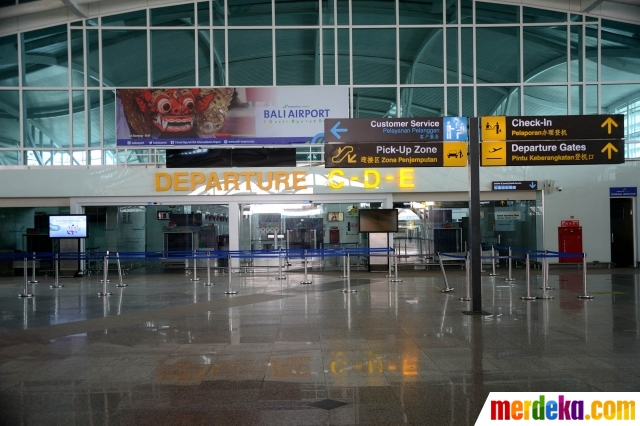 Foto Bandara Ngurah Rai Bali Segera Dibuka Untuk Turis Asing Merdeka Com<script async src=