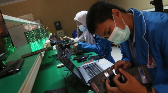 Alat Pengukur Suhu Tubuh Karya Pelajar SMK di Bekasi