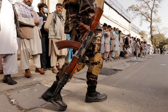 Warga Afghanistan Ramai-Ramai Urus Permohonan Visa Iran