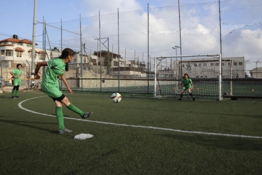 Intip Tim Sepak Bola Wanita Palestina Latihan di Hebron