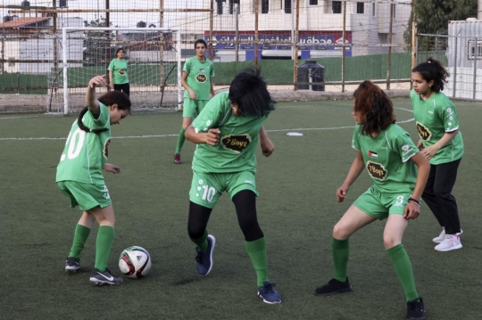 Intip Tim Sepak Bola Wanita Palestina Latihan di Hebron