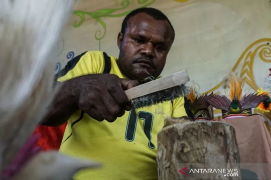 Uniknya Souvenir PON Papua, dari Lukisan Kulit Kayu hingga Replika Perahu