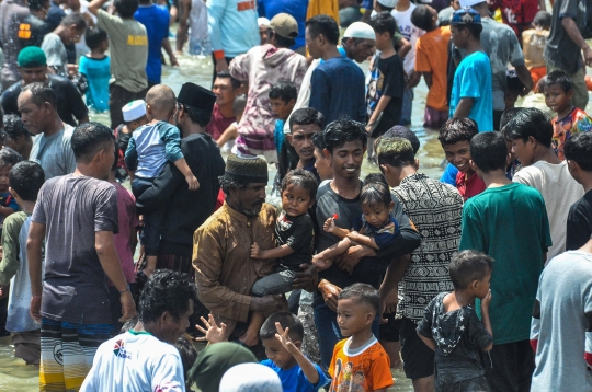 Ritual Mandi Safar untuk Menolak Bala di Palu