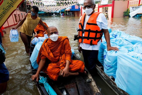 Puluhan Kuil di Kota Bersejarah Thailand Terendam Banjir