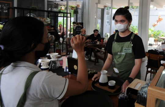 Kafe Mempekerjakan Penyandang Tunarungu di Bintaro