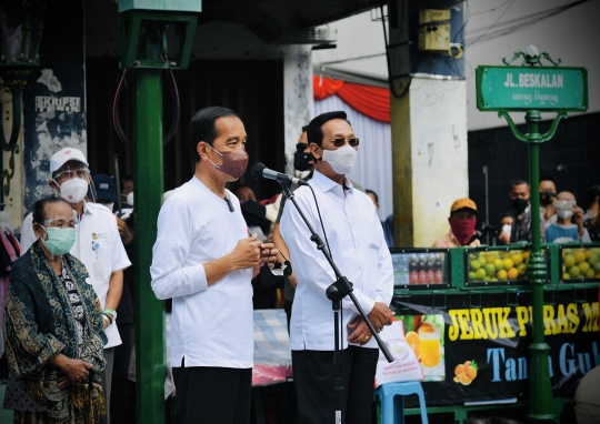 Sambangi Malioboro, Jokowi Resmikan Bantuan Rp1,2 Juta untuk PKL