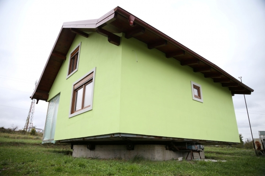 Unik, Ada Rumah Berputar di Bosnia