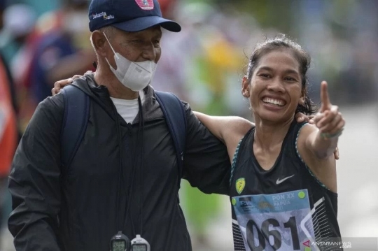 Odekta Sabet Medali Emas Maraton Putri