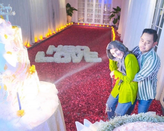 Intip Kejutan Romantis Crazy Rich Malang Untuk Istri, Beri 101091 Tangkai Mawar